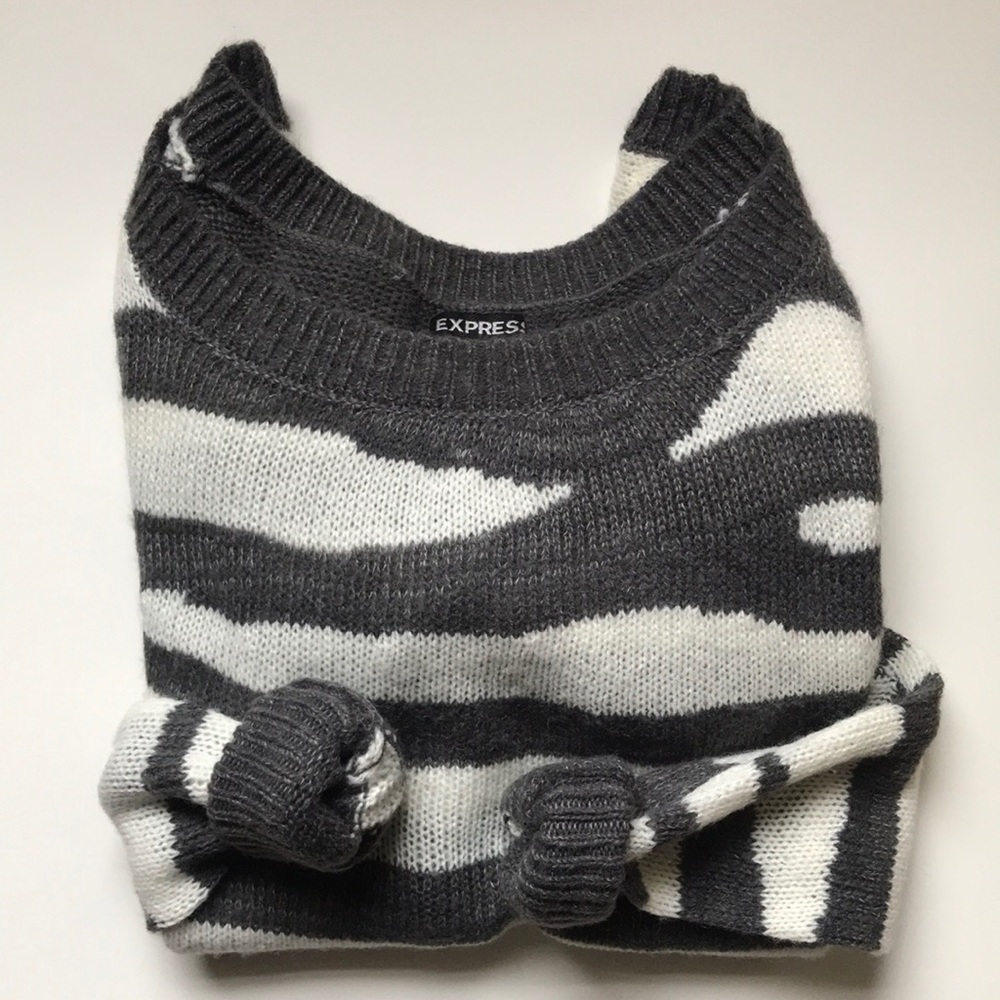 SALE❗️ Like New! EXPRESS Animal Print Sweater